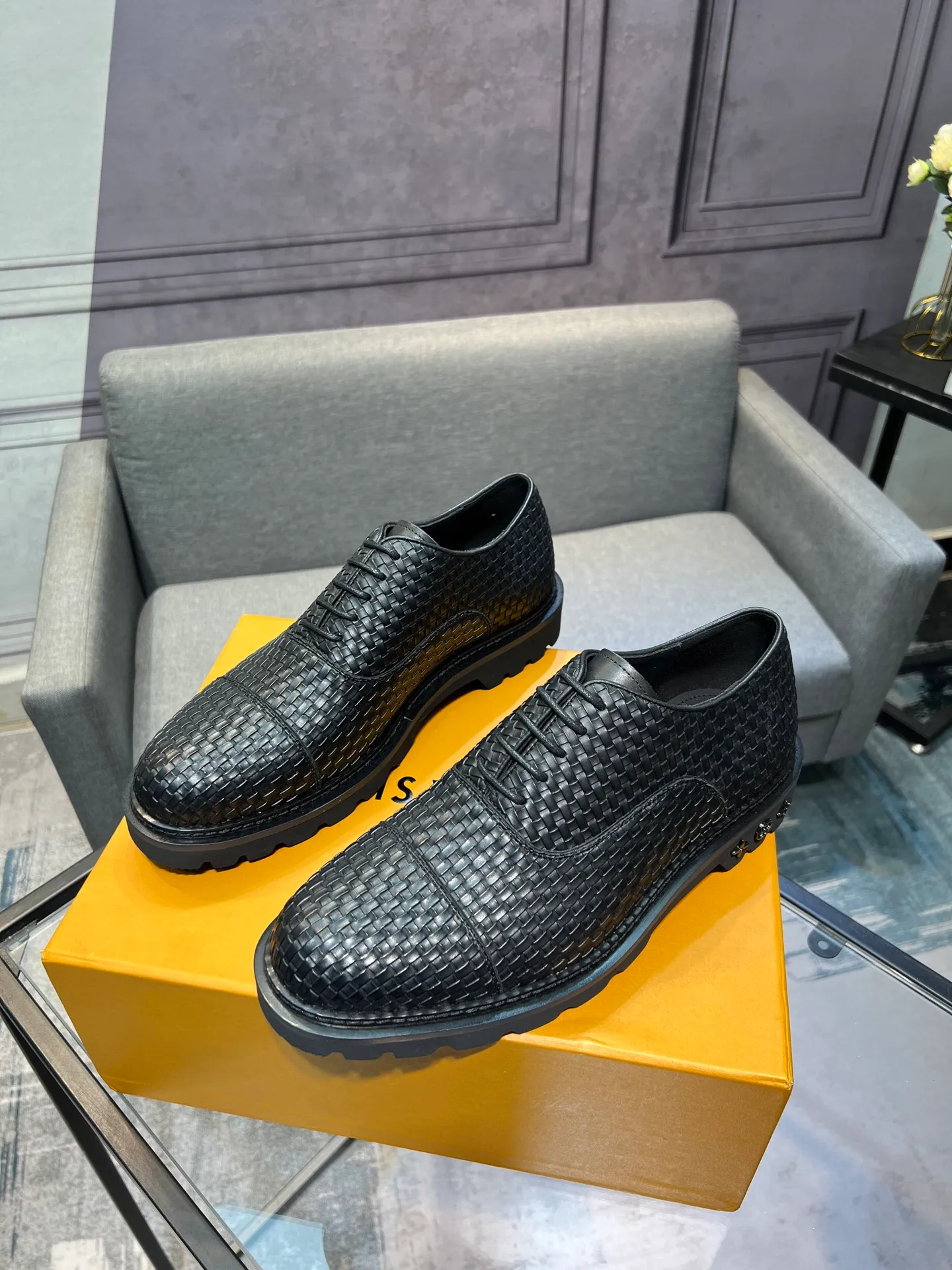 Men's shoes 💰820 [LV] - High-end quality - Upper: 🔝 tumbled cowhide, Nappa cowhide, brand logo sewn on shoe body - Lining: cowhide, foot pads; water-dyed cowhide - Outsole: TPR·rubber foam; two-color molded outsole -Super high quality control·Fine workmanship: highlighted (high-end·luxury·grade) -Size: 39-44 (38 45 can be customized)